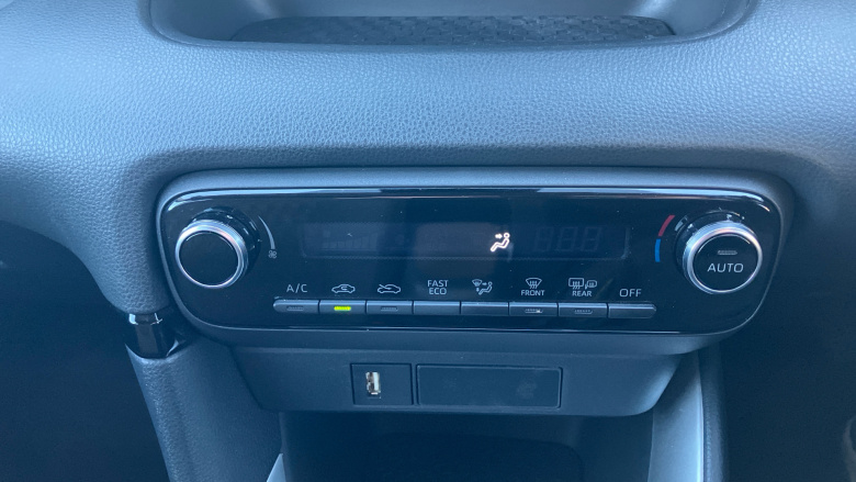 Toyota Yaris 1.5 Hybrid Design 5dr CVT Hybrid Hatchback